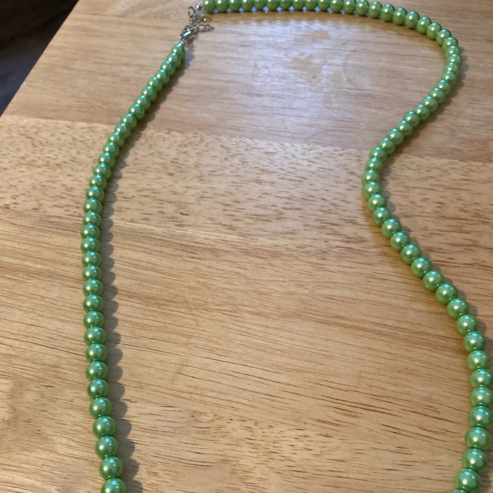 Beautiful mint green necklace and earrings it’s 22 inches. It’s a vintage